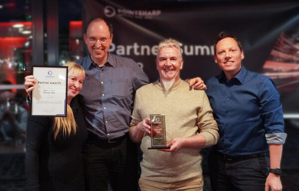 Tobias Rottacker und Wolfgang Schuler (Mitte) bei der Preisverleihung